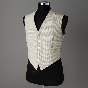 Five pieces of clothing owned by Kar de Mumma, second half of the 20th Century.