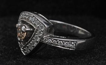 RING, vitguld 18 K med diamanter.