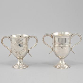 POKALER, 2 st, silver, London, England, omkring 1800. Vikt 650 g.