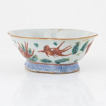 A Chinese enamelled serving dish, Qing dynasty, 19th century.