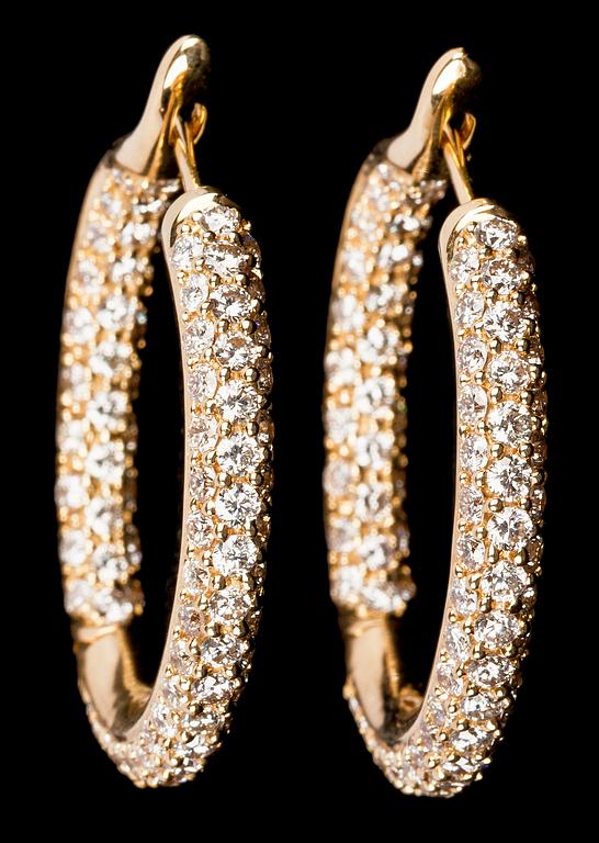 A pair of diamond earrings, tot. 3.29 cts.