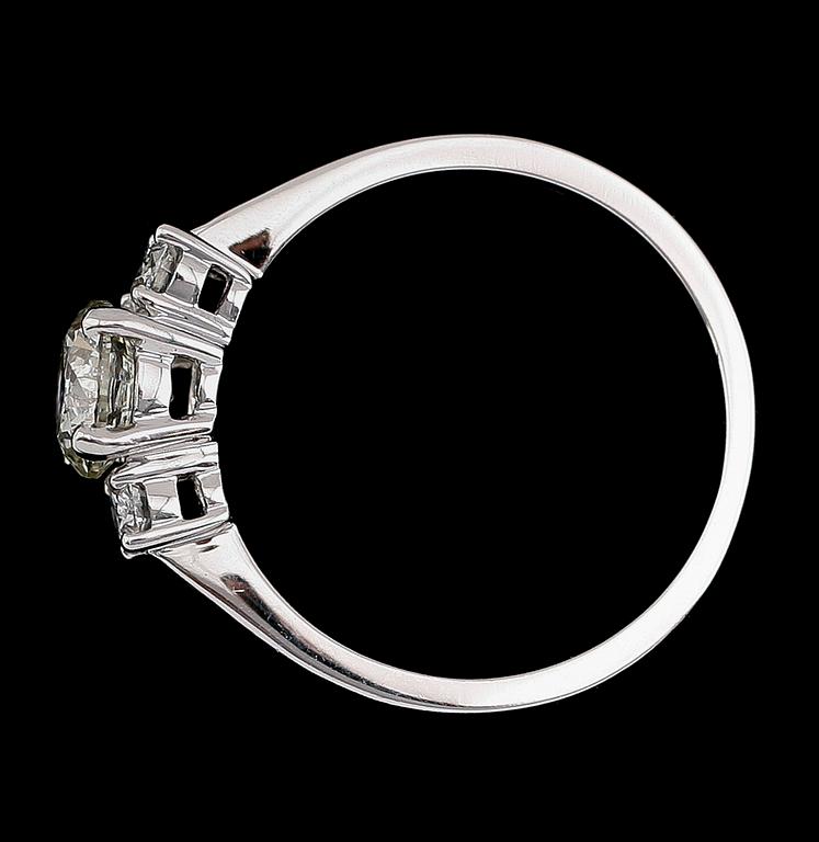 RING, 18 k vitguld, 3 briljantslipade diamanter tot ca 1.30 ct.