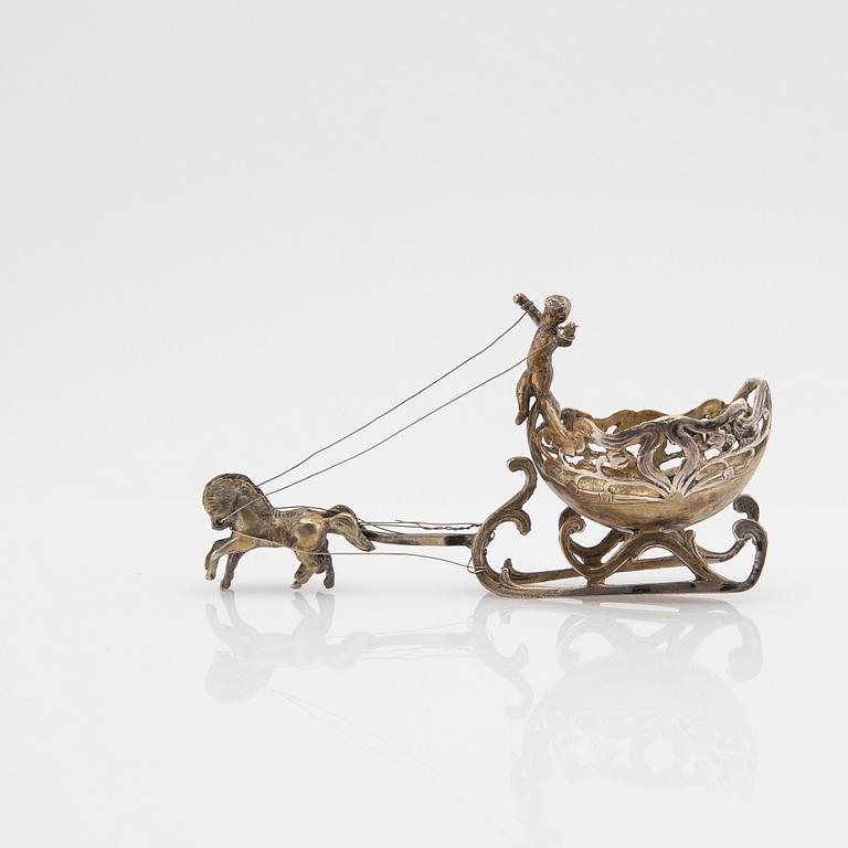 Bordsdekorationer och berlocker, silver, 9 delar.