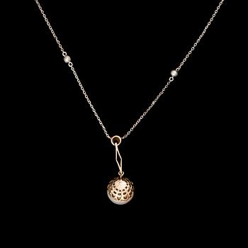 HÄNGE, platina, diamant, orientaliska pärlor. Rysk mästarstämpel S:t Petersburg. 1900-talets början. Vikt ca 4,9 g.