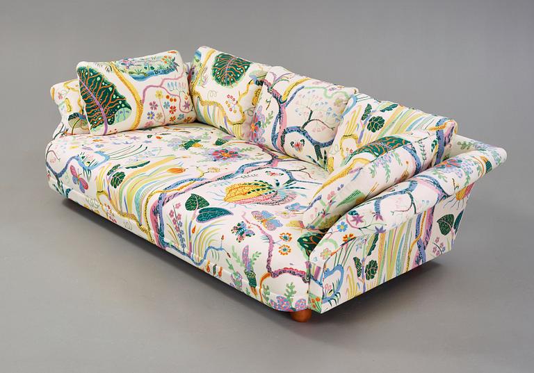 A Josef Frank 'Liljevalchs' sofa, Svenskt Tenn.