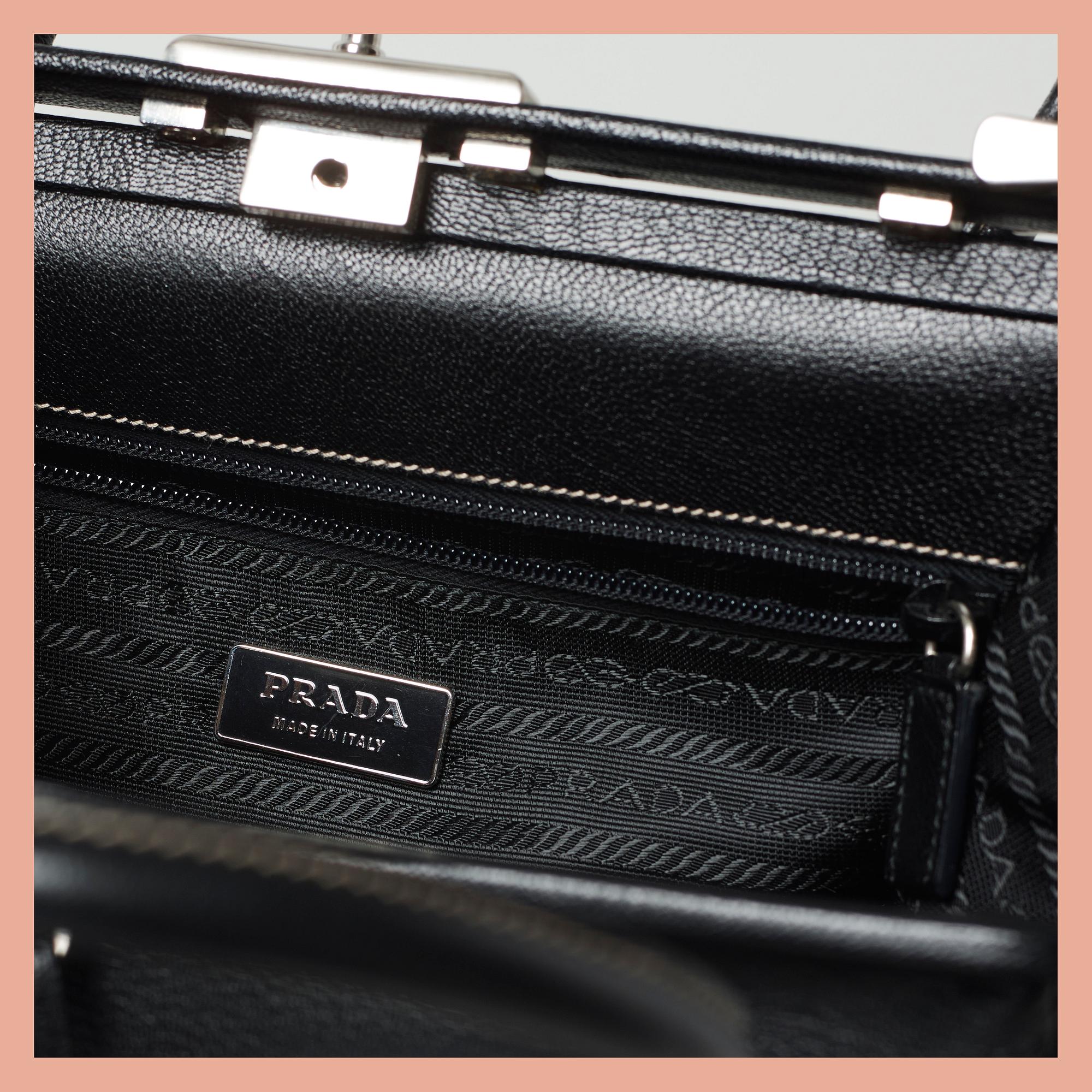 VÄSKA, Prada.