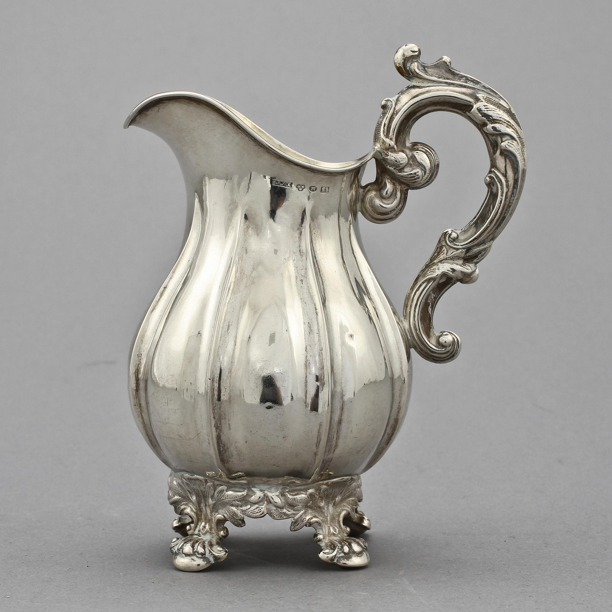 GRÄDDKANNA, silver, Otto Wilhelm Kjellberg, Västerås, 1867. Vikt 105 g.