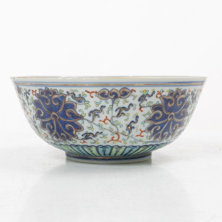 Skål, porslin, Kina, med Guanxus märke och period (1871-1909).