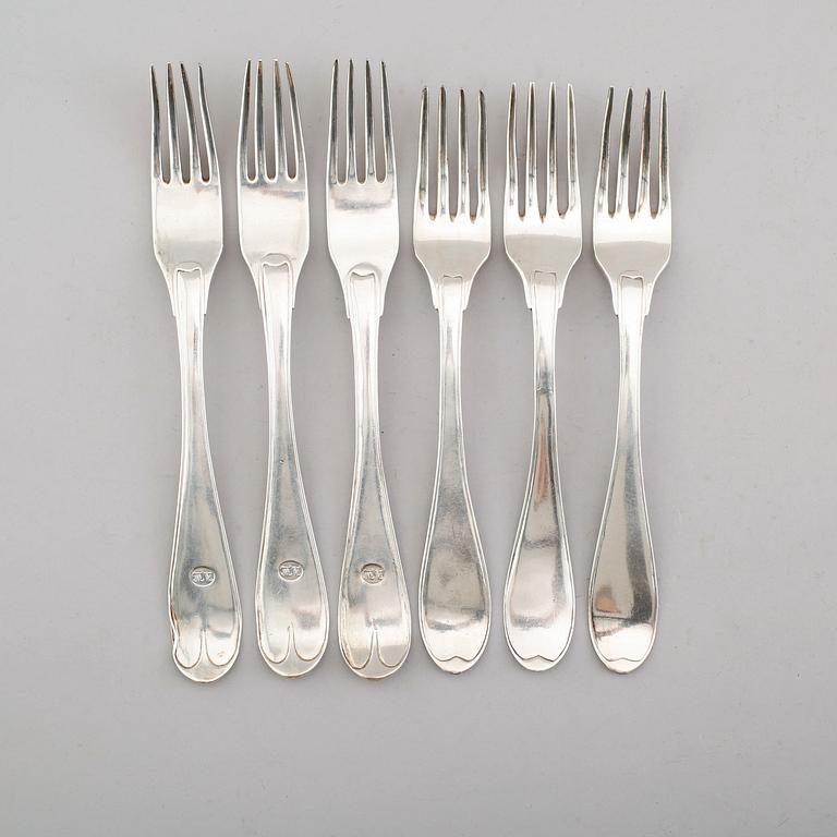 BORDSGAFFLAR, 6 st snarlika, silver, svenska stämplar, 1800-talets första hälft. Vikt ca 400 gram.
