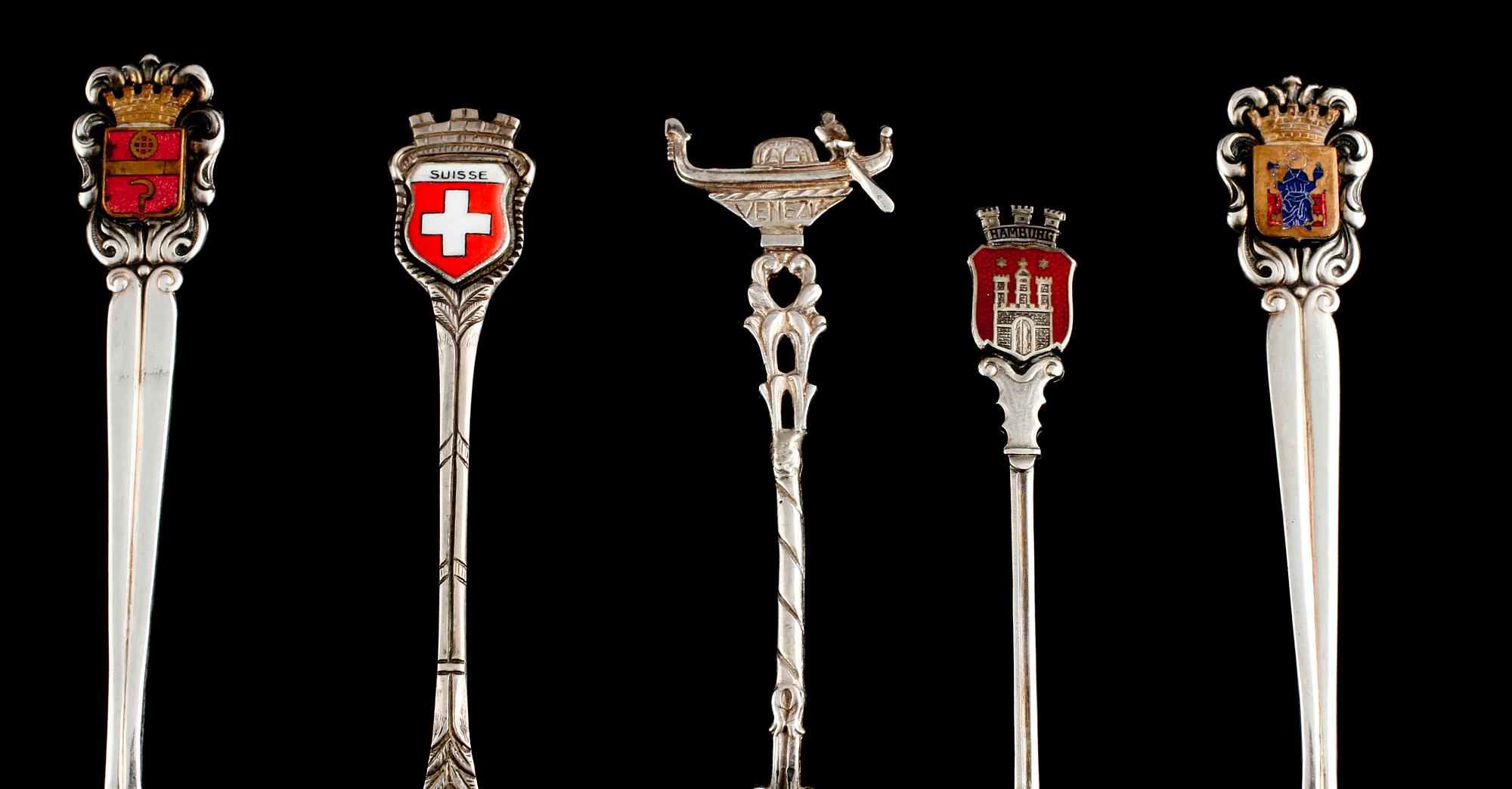PARTI SILVER, 38 delar, delvis låghaltigt, bl a London och svenska importstämplar, 1700-, 1800- och 1900-tal. Vikt 623 g.