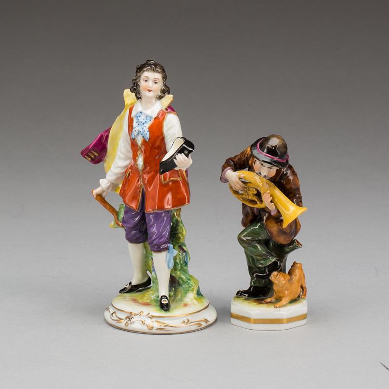 FIGURINER, 2 st, porslin, Neapelliknande märke, 1900-tal.