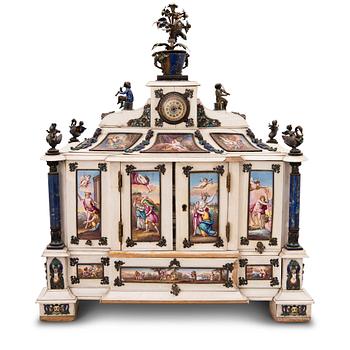 37. KABINETTSKRIN MED KLOCKA, troligen Wien, 1800-talets andra hälft.