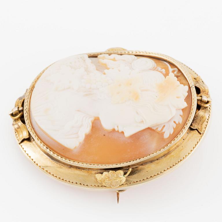 Brooch, 14K gold with shell cameo.