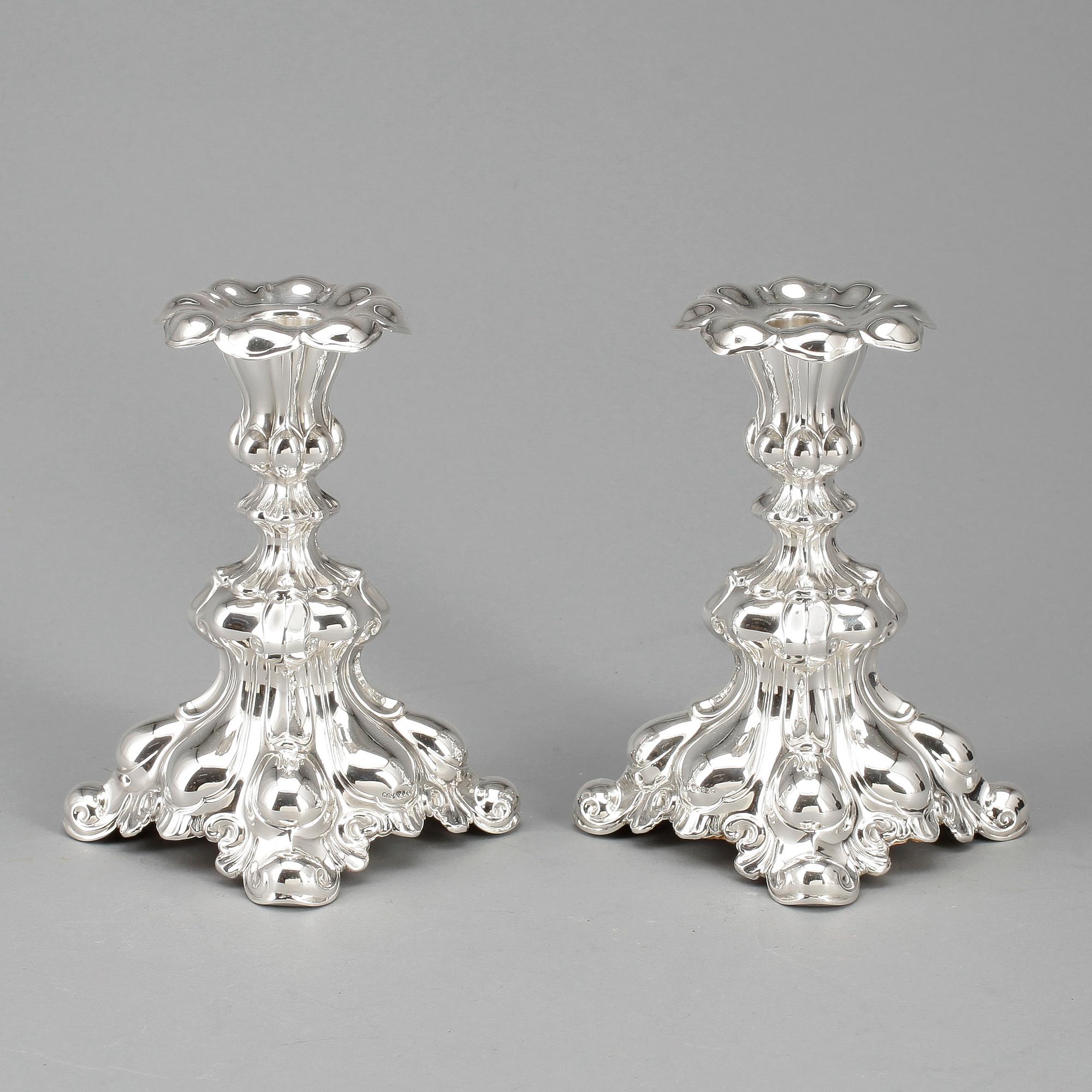 LJUSSTAKAR, ett par, silver, barockstil, CG Hallberg, Stockholm, 1954.