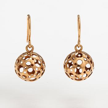 Liisa Vitali, A pair of 14K gold earrings "Leppäkerttu". Westerback, Helsinki 1971.