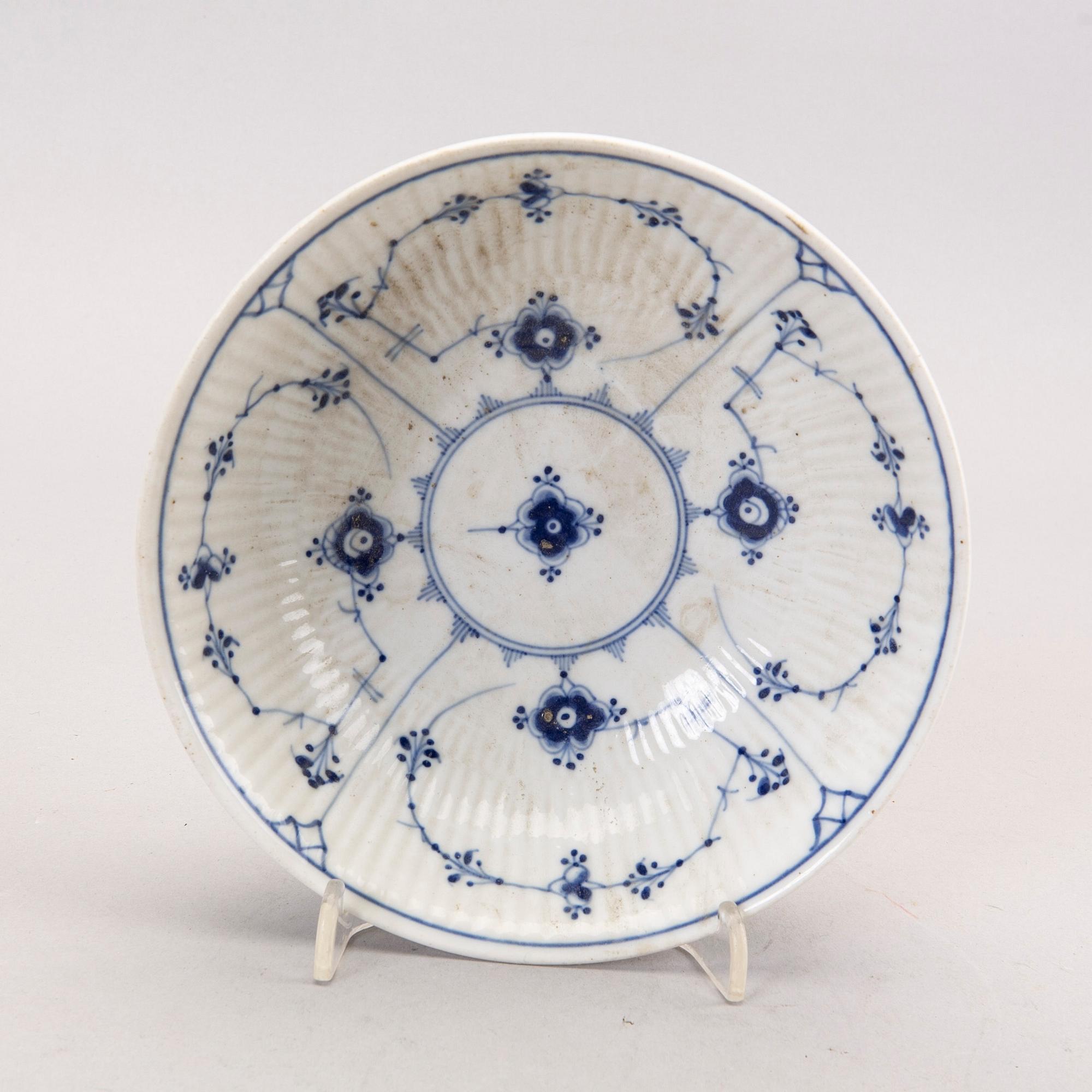 A 24 pcs Musselmalet service from Royal Copenhagen Denmark porcelain first half of the 20th century.