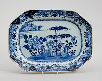 STEKFAT, porslin, Kina, Qianlong 1736-1795.