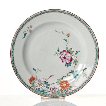 A matched set of 18 famille rose dinner plates, Qing dynasty, Qianlong (1736-95).