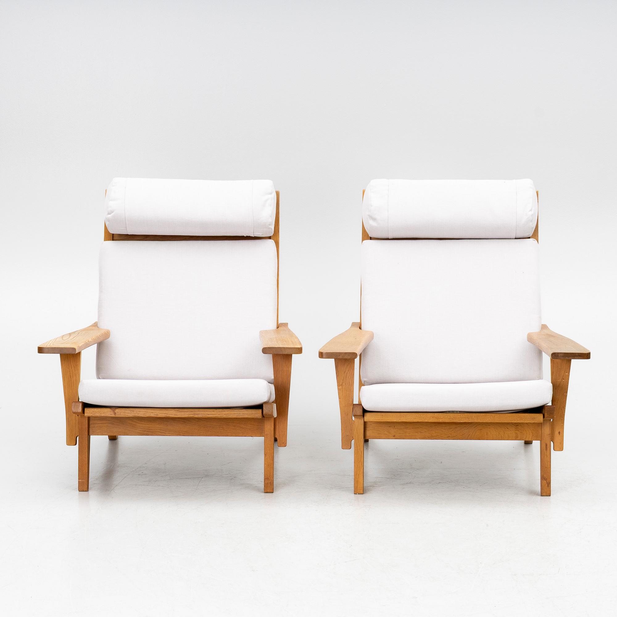Hans J. Wegner, armchairs, a pair, "GE375", Getama, Gedsted, Denmark.