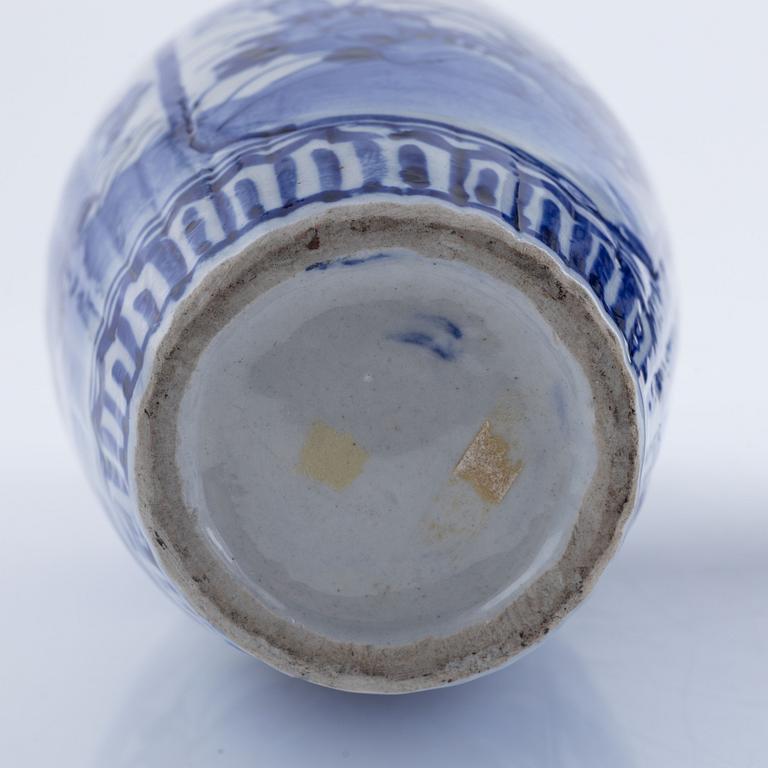 A pair of blue and white vases, Japan, around 1900.