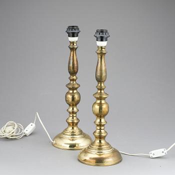 BORDSLAMPOR, ett par, mässing, Aneta, Växjö, 1900-tals andra hälft.