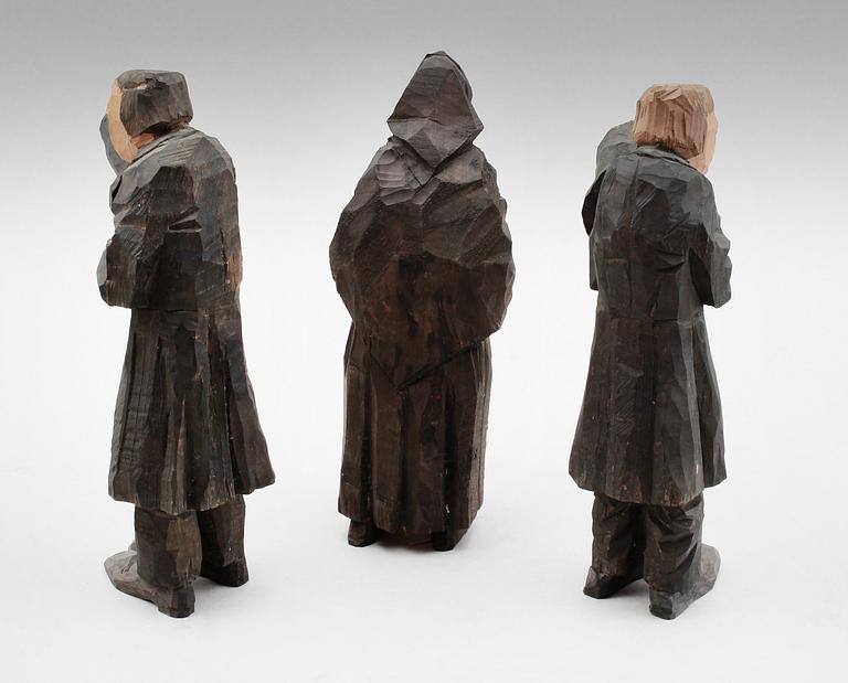 AXEL PETERSSON DÖDERHULTARN, skulpturer, 3 st, snidat trä, hand- och stämpelsignerade, två daterade 1918.