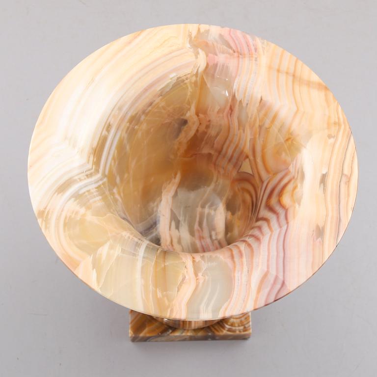 URNA, onyx, 1900-talets andra hälft.