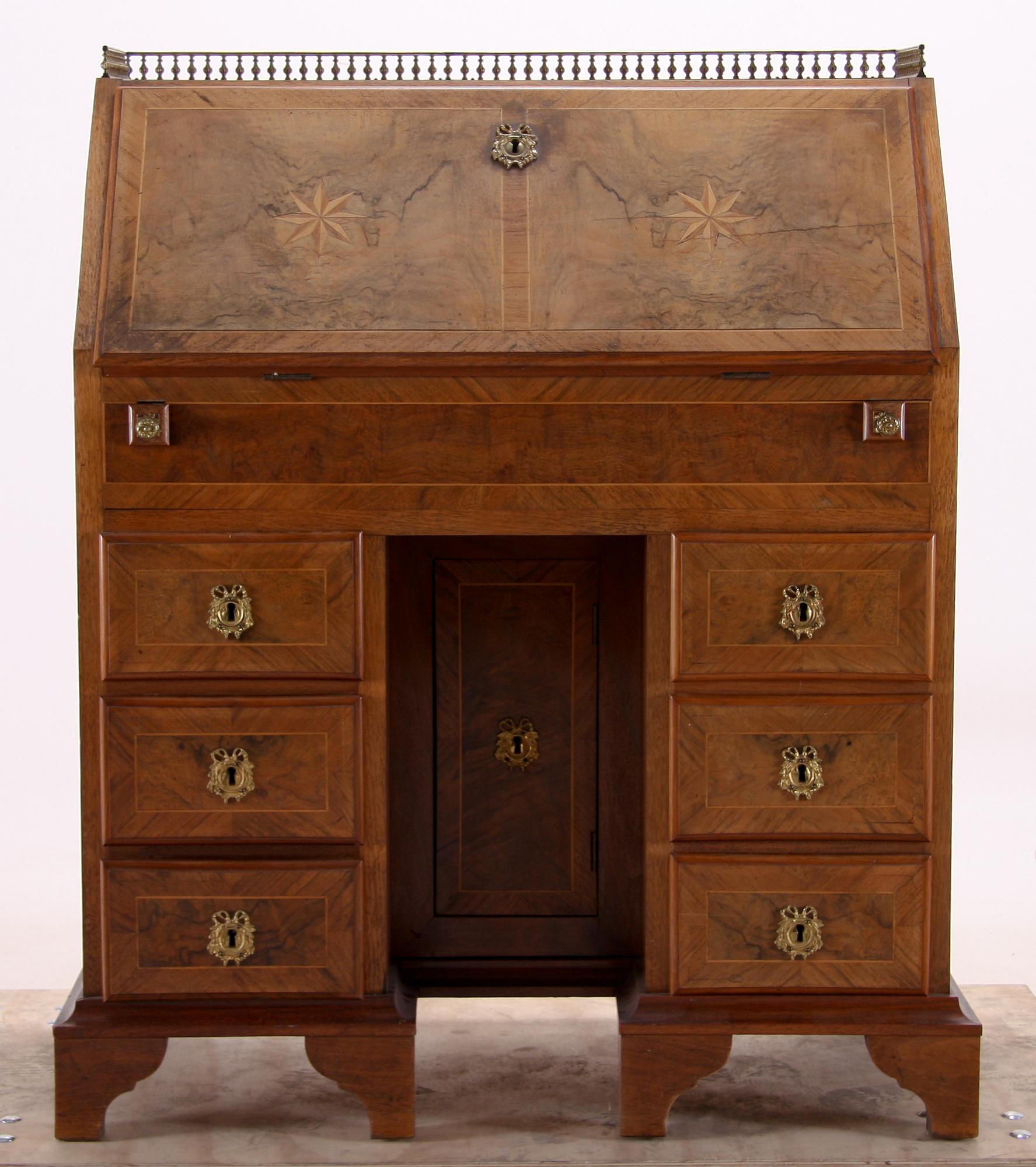 SEKRETÄR, barockstil, 1900-tal.
