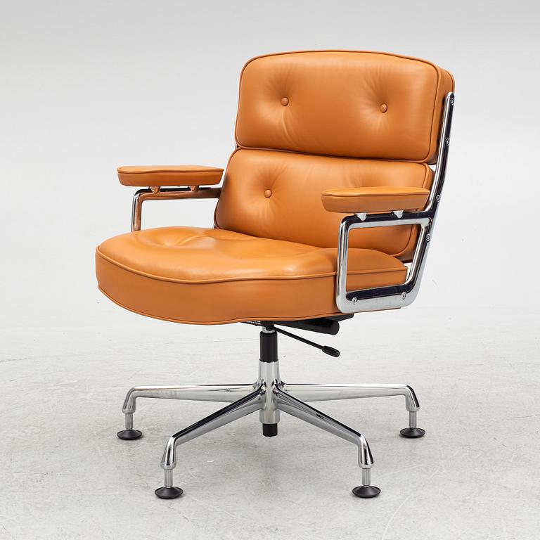Charles & Ray Eames, a "Lobby" chair, Vitra.