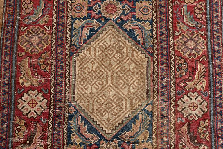 MATTO, an antique/semi-antique Hamadan, one of a pair, ca 534 x 114 cm (as well as 2,5 and 1,5 cm flat weave at.