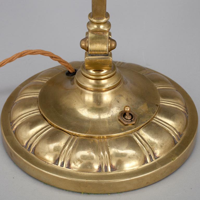 SKRIVBORDSLAMPA, 1900-talets första hälft.