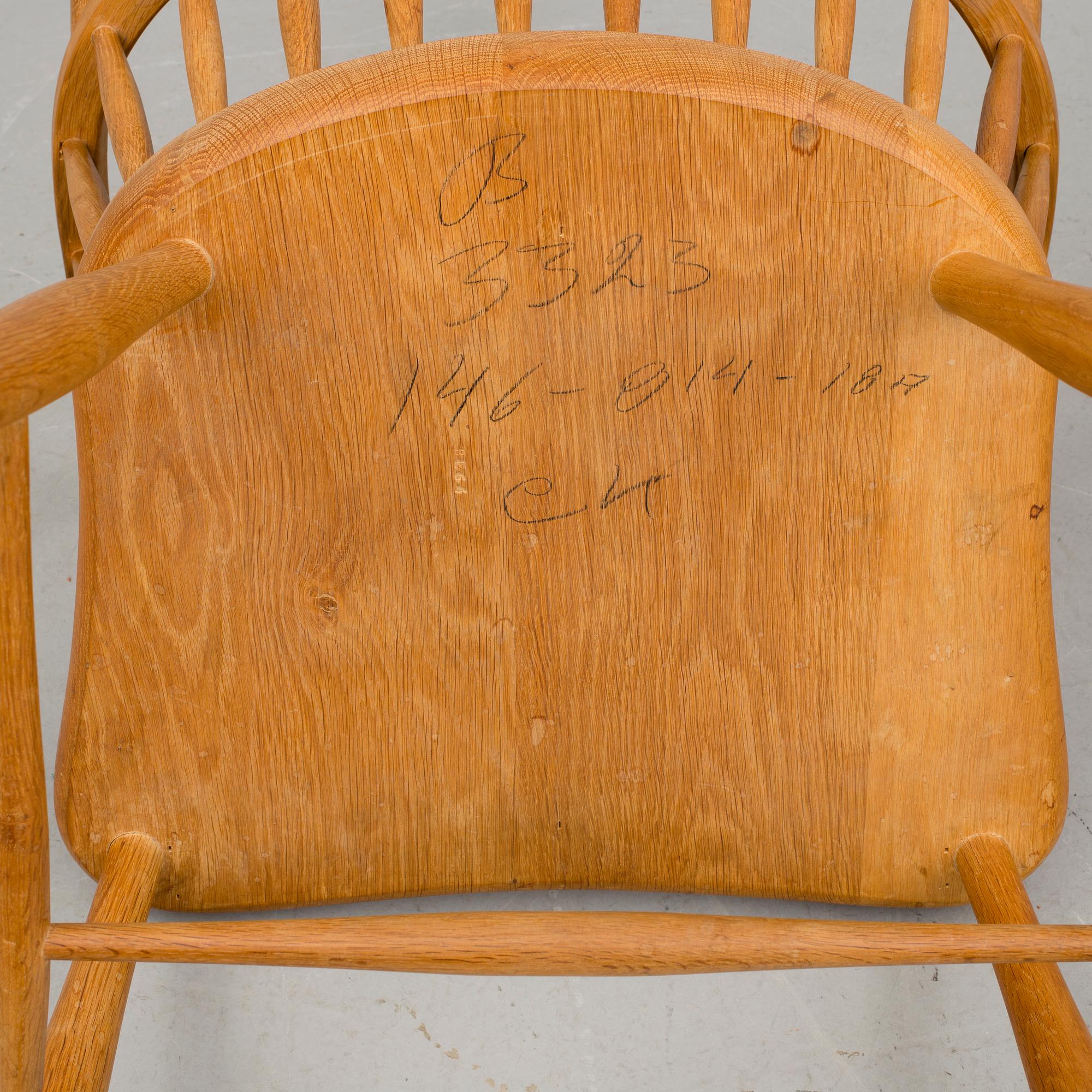 KARMSTOLAR, 2 st, "CH 18A", Frits Henningsen, Carl Hansen & Son, Danmark, 1900-talets andra hälft.