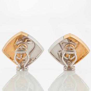 A pair of Paul Binder earrings in 18K gold and white gold.