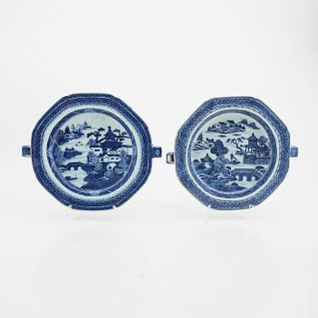 A set of two Chinese porcelain  heating plates around 1800.