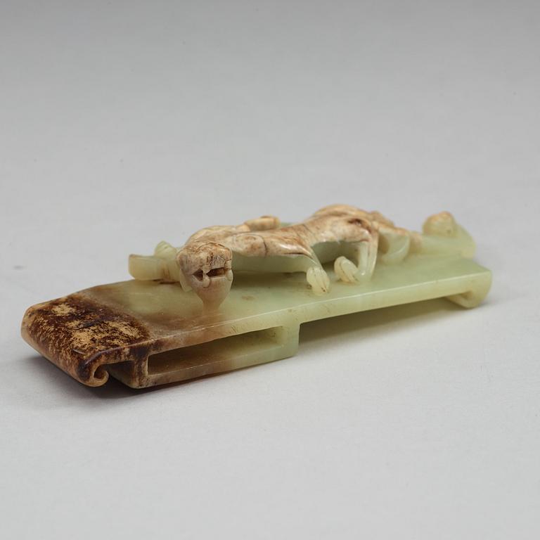 SVÄRDSFÄSTE, jade. Möjligen de krigande staternas period (475 f. Kr - 221 f.Kr).