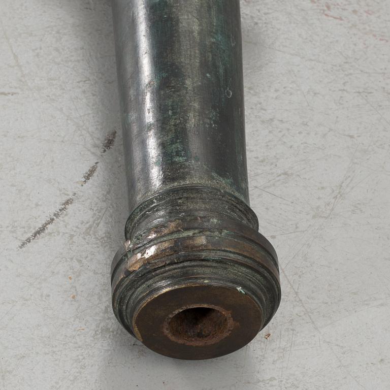 KANONRÖR(attrapp), brons, kopia av fältkanon med Karl XII monogram 1705.