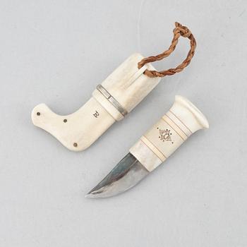 Roland Lundberg, a reindeer horn knife, Piteå.