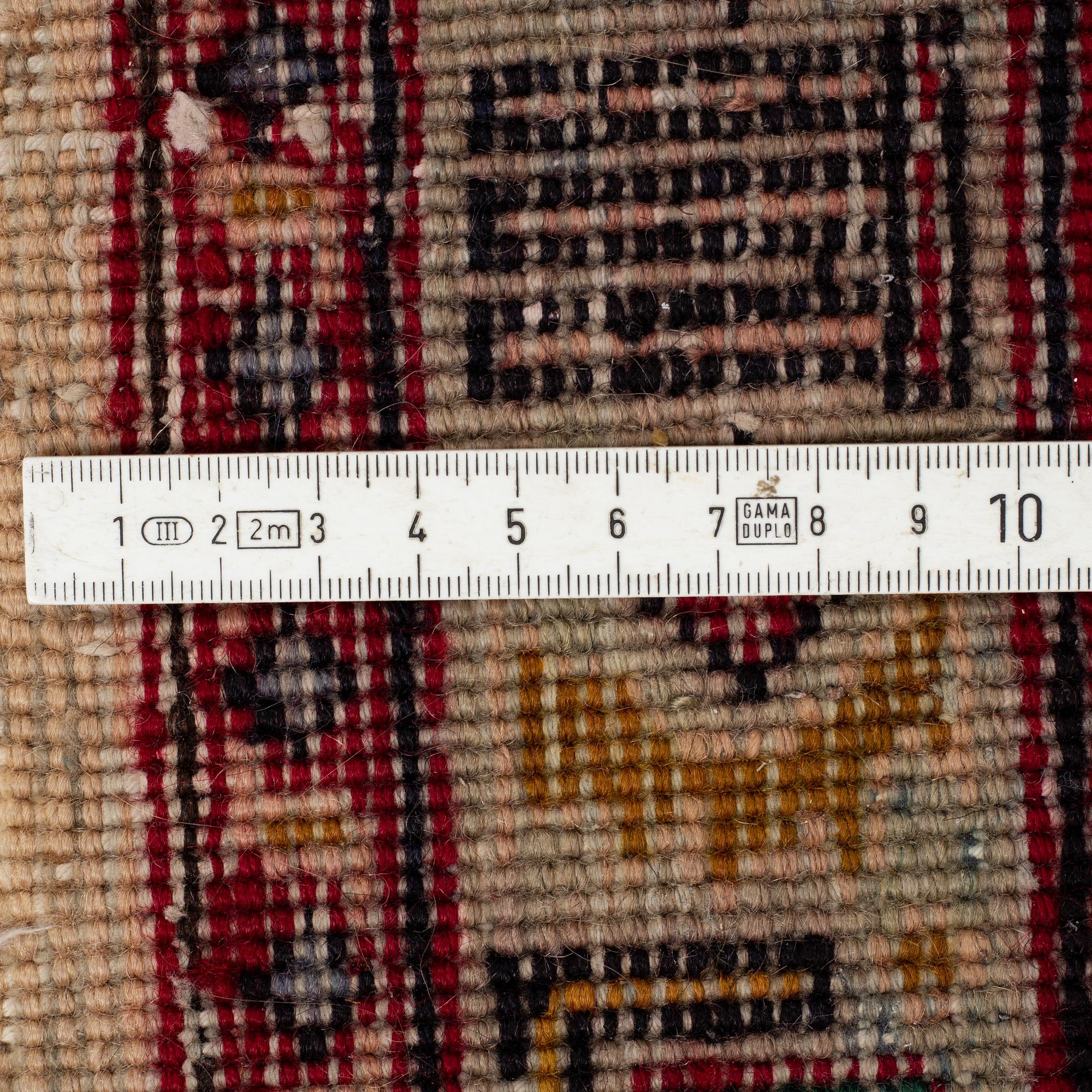 Matta, Täbris, ca 370 x 310 cm.