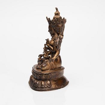 USHNAVISAJAYA, skulptur, mässing, Tibet, 1900-talets senare hälft.