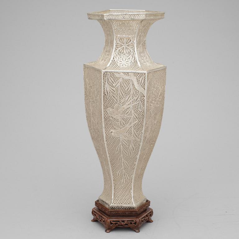 VAS, sterlingsilver, Kina, 1960/70-tal. Vikt ca 780 gram.