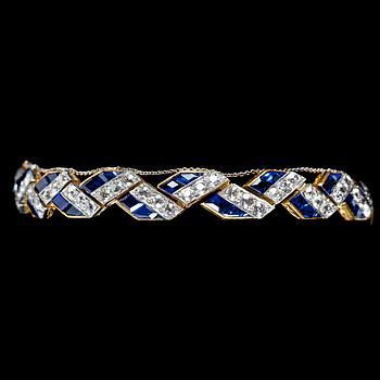 1032. A blue sapphire and old cut diamond bracelelt, tot. app. 4.50 cts.