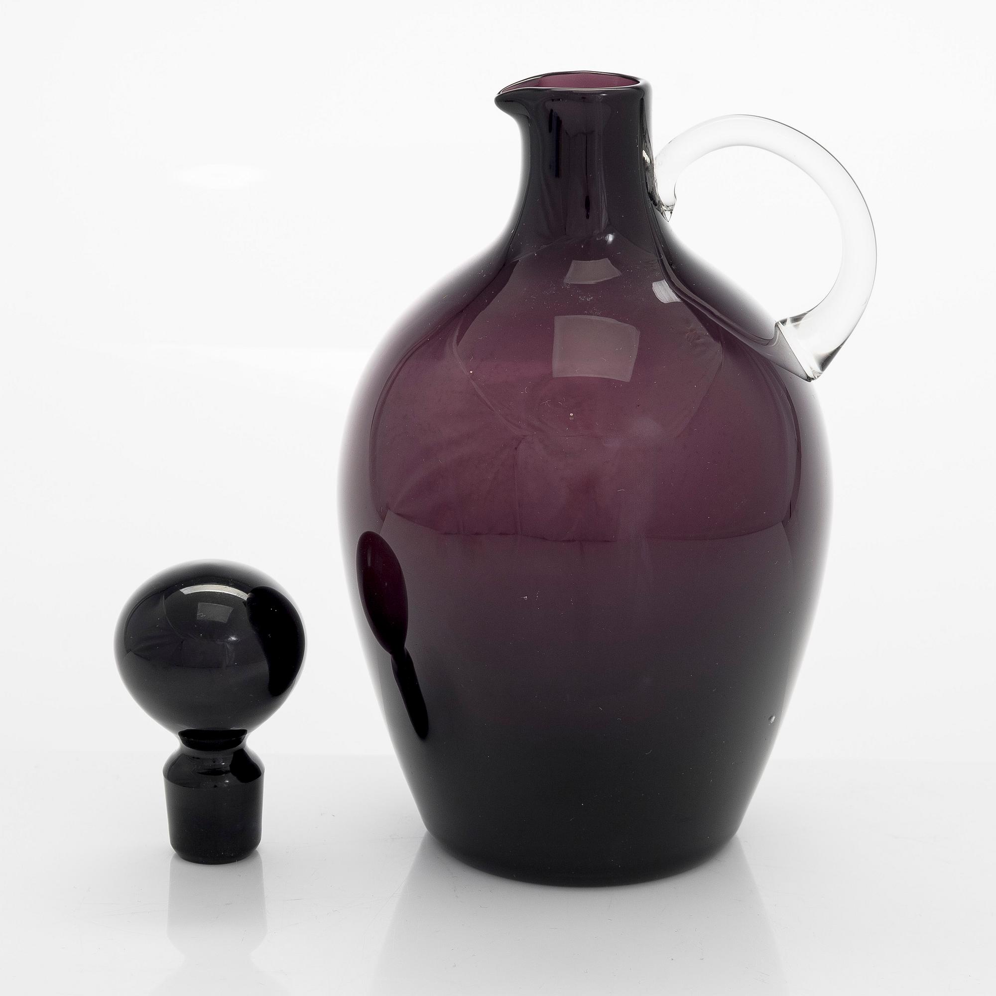 Saara Hopea, A model 2501 carafe and 15 model 1710 drinking glasses, Nuutajärvi. In production 1956-1966.