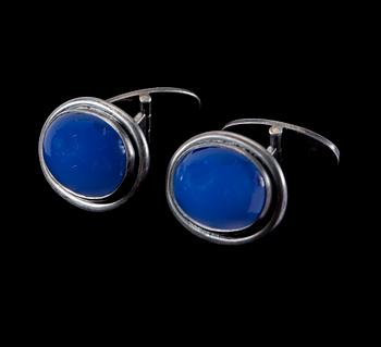 MANSCHETTKNAPPAR, silver med cabochonslipad blå Kalcedon. Stigbert för Heribert Engelbert, Stockholm, 1954. Vikt ca 12g.