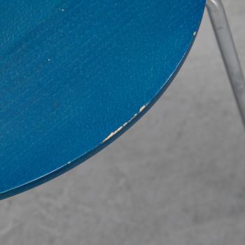 A set of six "Serie 7" chairs by Arne Jacobsen for Fritz Hansen, dated 1982.