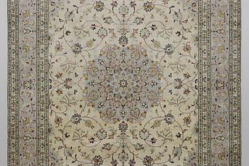 A carpet, Kashan, ca 353 x 247 cm.
