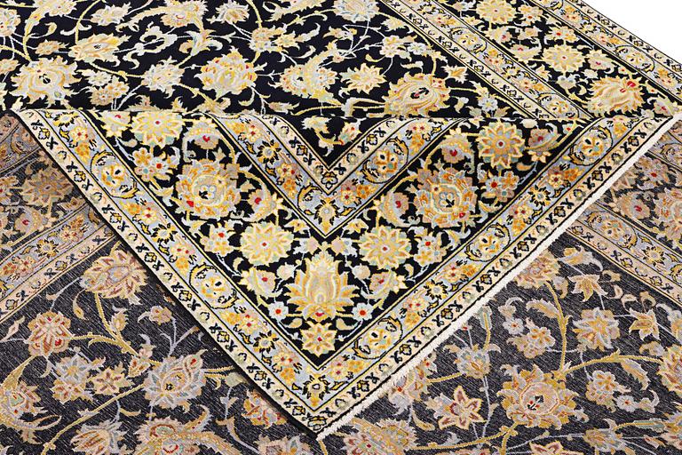 A Kashan carpet, c. 363 x 247 cm.