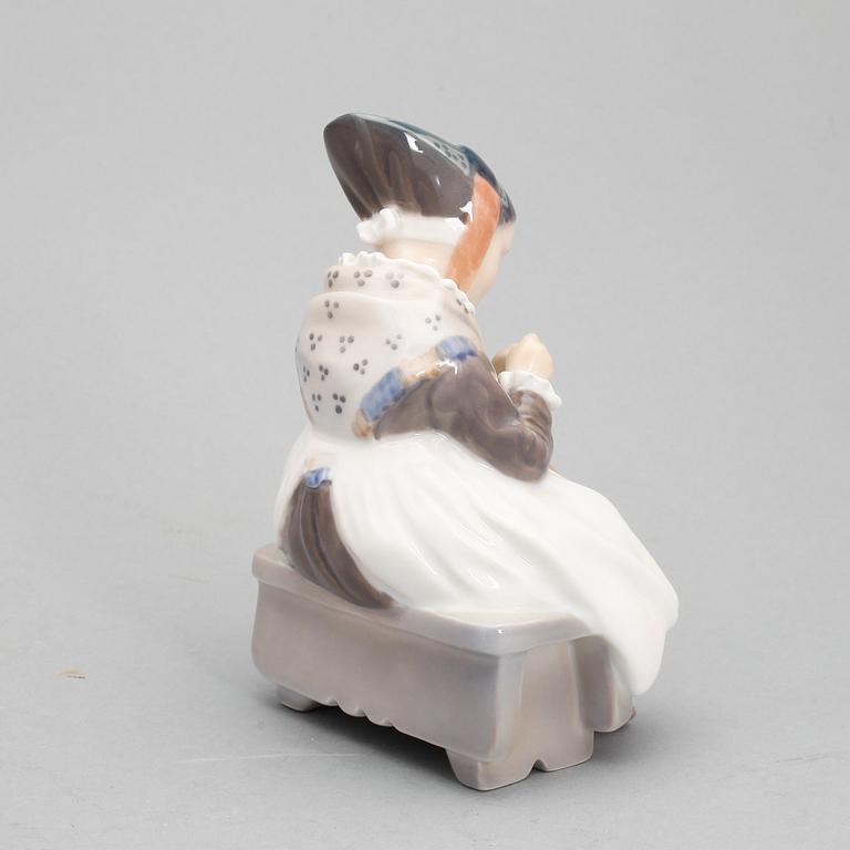 FIGURINER, 9 st samt VAS, porslin, Royal Copenhagen, Danmark.