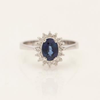 Ring, 18k white gold with sapphire and diamonds.