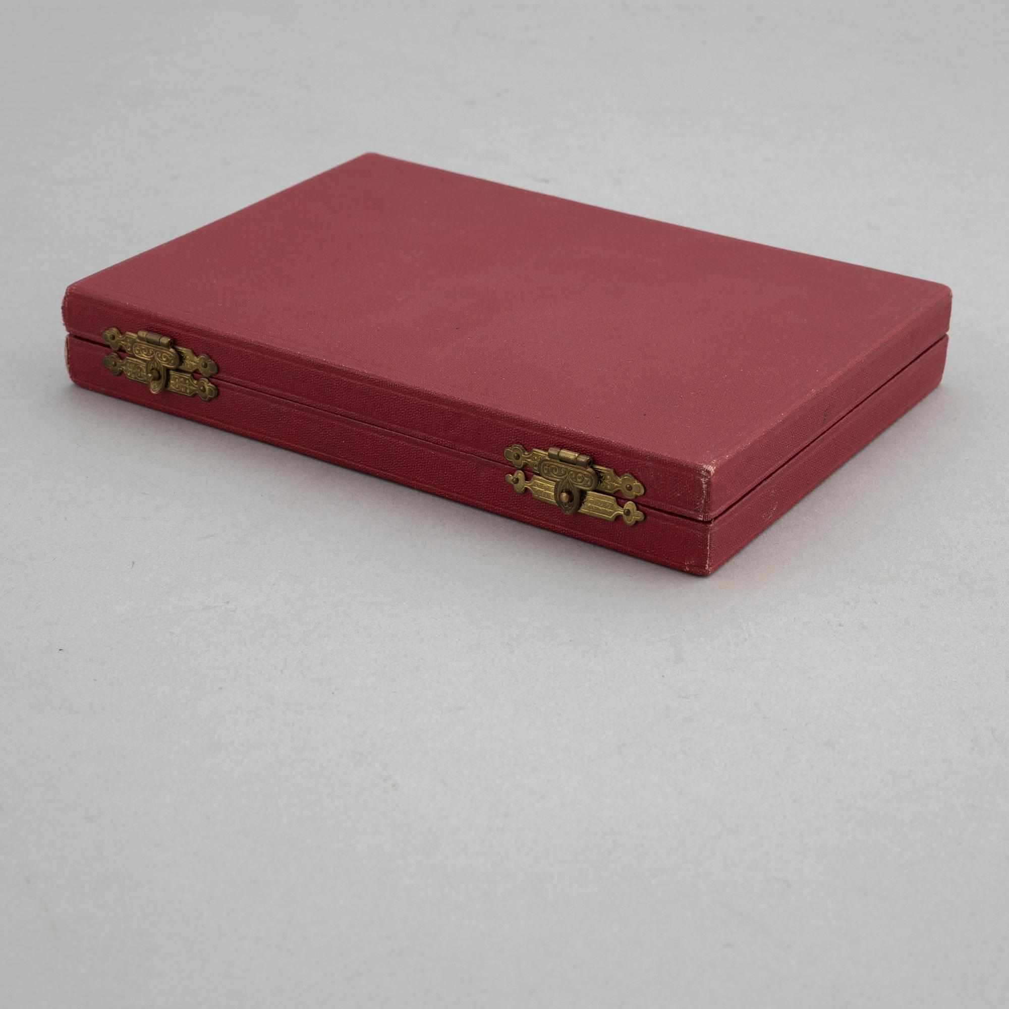 Cartier, troligen. Plånbok.