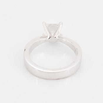 RING vitguld med princesslipad diamant 0.77 ct med certifikat.